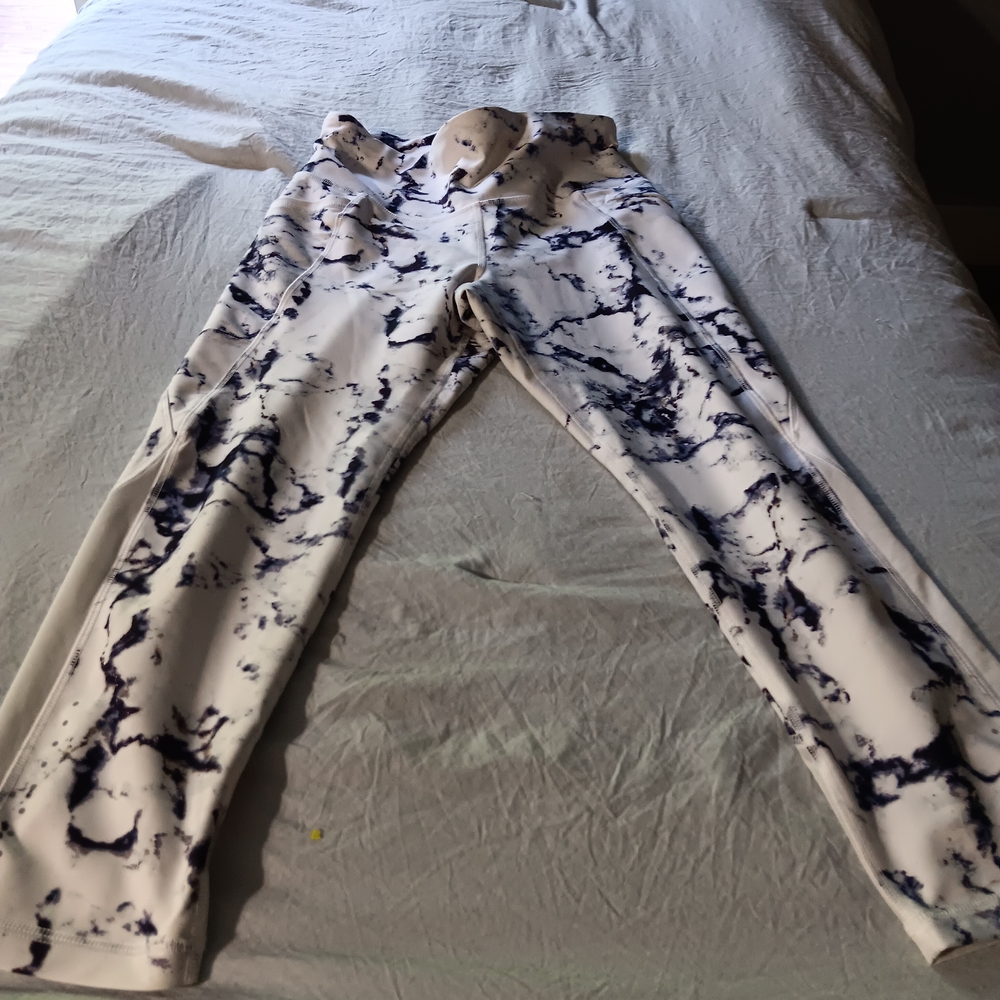 Old Navy Active Black and White Patterned Leggings